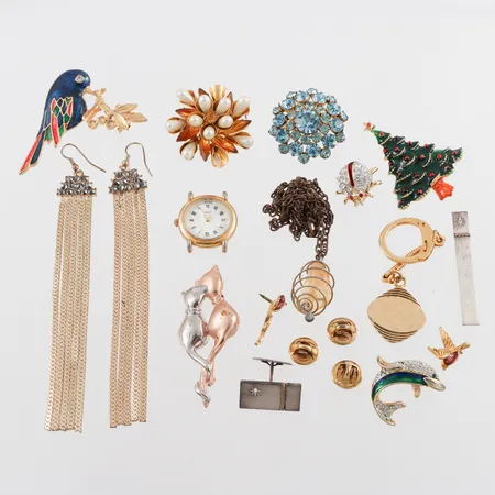 Diverse bijouterier + slipsnål och udda manschettknapp Silver 11.3 gram. Vikt: 11,3 g Skickas med paket.