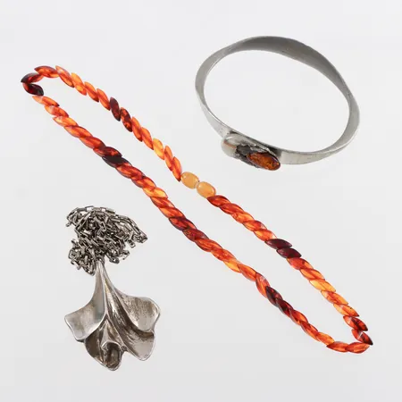 Armband stelt Tenn stämplat S.S Arvika, collier med hänge Börje Tennung,collier plast.