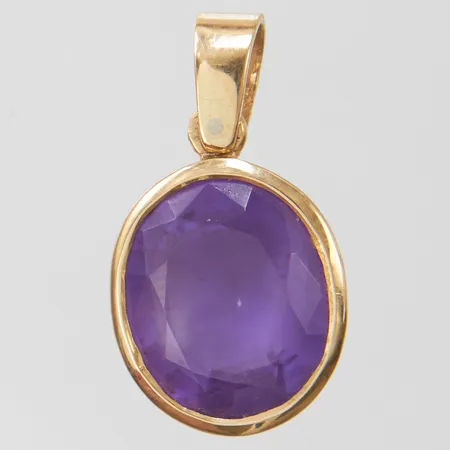 Hänge med en oval ametist ca.11x10mm, 21x11,7mm, 18K Vikt: 2,7 g