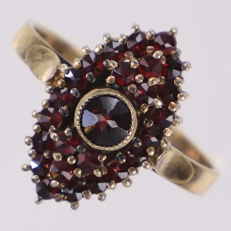 Ring med granater, stl 19, bredd 18,2mm, 900/1000 silver Vikt: 3,6 g