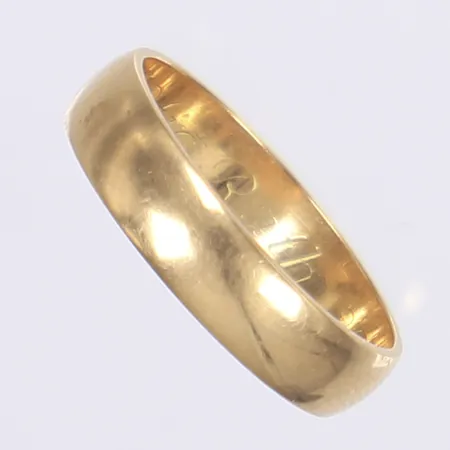 Ring slät stl 14¼ bredd 4,4mm gravyr 18K Vikt: 3,5 g 