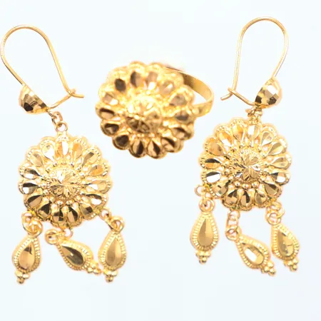 Set Ring Ø19¼ ett par örhängen 5cm, 21k Vikt: 7,8 g