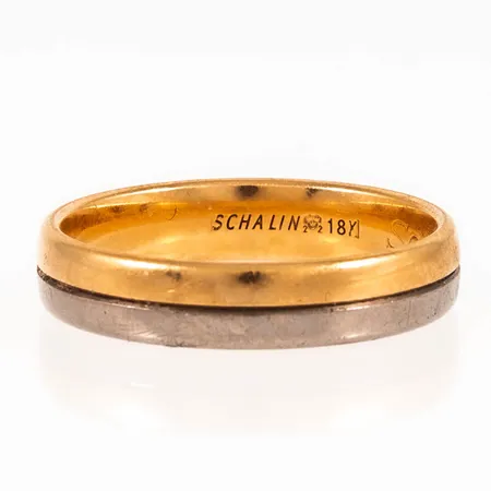 Graverat guld i 18K. Vikt: 7,3g.