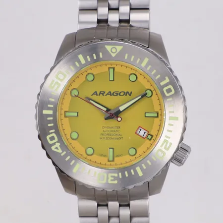 Herrur Aragon, Divemaster, Automatic Professional, Ø45,3mm, boetthöjd 16,3mm, K1 A264, gul urtavla, datum, stål, viklås, två extra länkbitar, manual år 2017, box