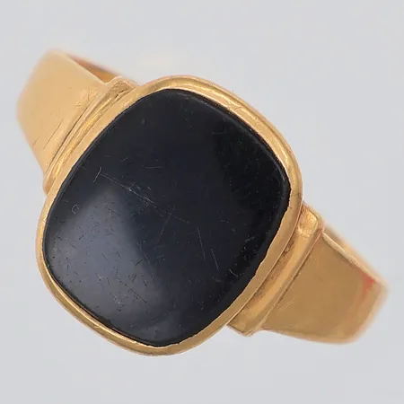 Klackring onyx1 stl 18½, skev, repor, kattfot 18K Vikt: 4,2 g