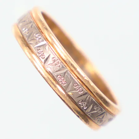 Ring tvåfärgad Ø19½, gravyr, 18K  Vikt: 7,4 g
