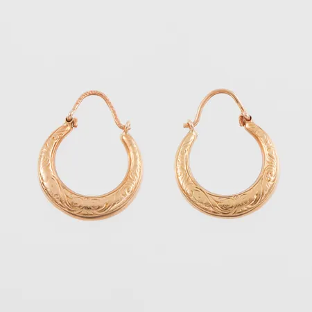 Örhängen paret 18k mönstrade,diameter ca 16.2 mm. Vikt: 1,9 g