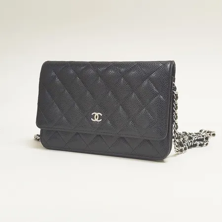 Väska Chanel O-Mini bag, kornigt kalvskinn, silverfärgad metall, mått 19x13x4cm, ref AP0250-Y01588-C3906, snr KPXEA6PH, kvittokopia 2025, dustbag, box.