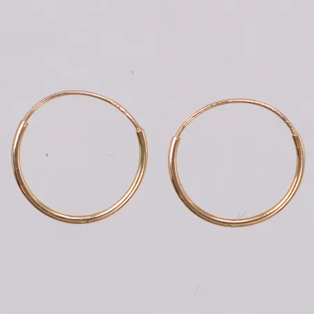 Ett par örhängen creoler, Ø11,9mm bredd 0,8mm, 18K Vikt: 0,5 g