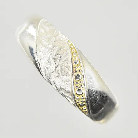 Ring, stl 15¼, bredd 3-6 mm, 925/1000 silver. Vikt: 1,6 g
