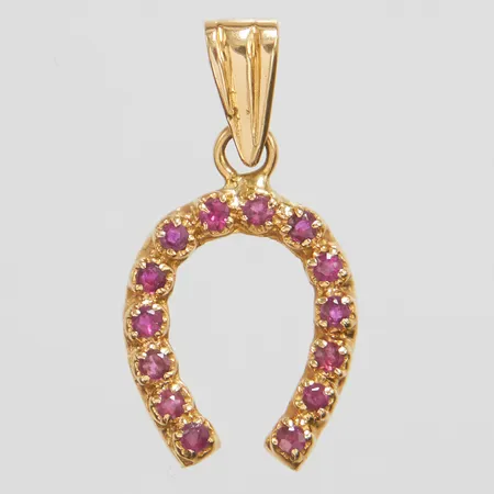 Hänge, hästsko med rubiner, 23,5x12,2mm, 18K Vikt: 1,6 g
