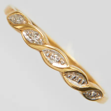 Ring med diamanter 5 x ca.0,0025ct, 8/8-slipade, Ø19, bredd: 1,3-3mm, GHA, 18K Vikt: 1,9 g