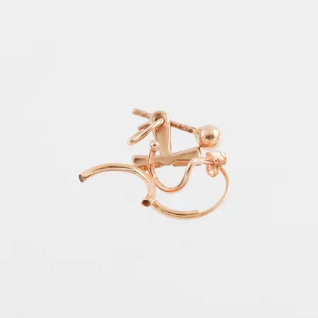 Trasigt guld 18k. Vikt: 0,5 g