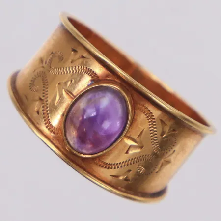 Ring med lila sten, stl 16½, bredd 9,9mm, 18K Vikt: 2,1 g
