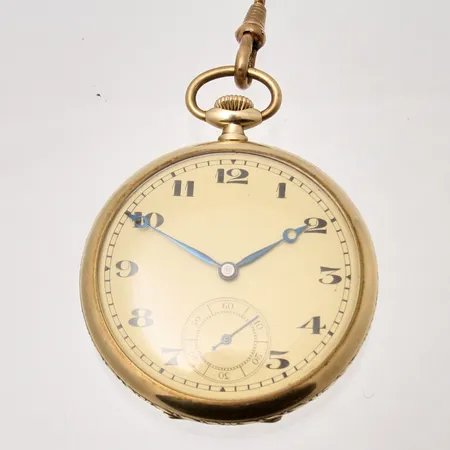 Fickur i 14K guld, Ø47mm, manuell, liten sekundvisare, monogram på boett, personlig gravyr på inner boett, går ej, boett-nr 100103, bruttovikt 55g, kedja i metall.