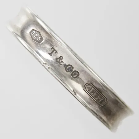 Armband Tiffany & Co, Tiffany 1837 Cuff, innermått: ca.54,5x43mm, bredd: 12mm, repor, nagg, silver, )25/1000, inköpt på Kaplans Auktioner 2021, kvitto saknas, etui från Kaplans samt originalbox Vikt: 42,5 g