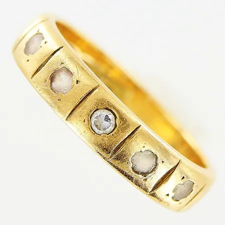 Ring, stl 15, defekter, gravyr, 18K Vikt: 3,4 g