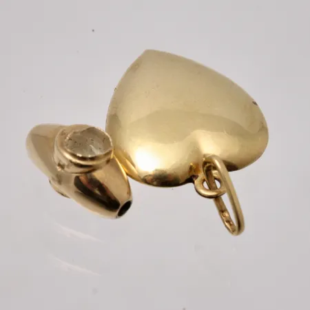 Diverse defekt guld, 14K, vikt 1,55g.