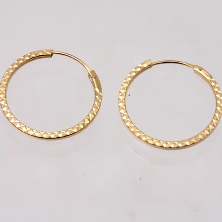 1par creoler i 18K guld, mått Ø20, bredd 1,5mm, vikt 0,83g.