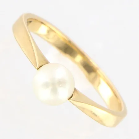 Ring med pärla Ø5mm, stl 17, bredd: 2-5mm, 18K  Vikt: 2,2 g