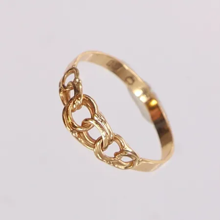 Ring Bismarck, stl: 17¾, bredd 2,3-5,5mm, 18K.  Vikt: 1,3 g