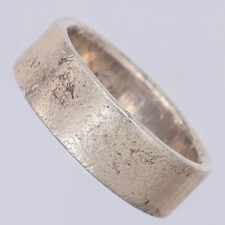 Ring stl 20½, sliten, repig, 925/1000 silver Vikt: 10,7 g