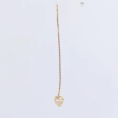 Ett udda örhänge med vit sten, 50mm, saknar lås, GHA, 18K Vikt: 0,3 g