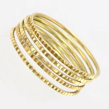 Fem ringar stl 17, bredd: 1mm, smärre skevheter, 18K Vikt: 2 g