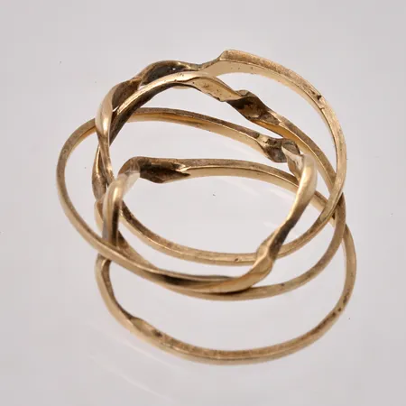 Diverse defekt guld, 14K, vikt 3,35g.