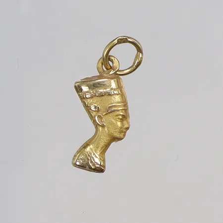 Hänge Nefertiti 6x17mm inklusive hängöglan 18K Vikt: 0,8 g