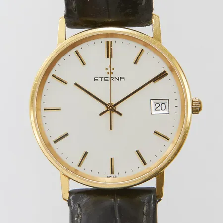Herrur Eterna 18K, quartz, 33,5mm, datum, läderband, gravyr, bruttovikt: 28,4g.