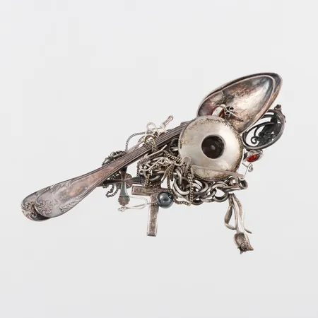 Trasigt Silver 830/1000. Vikt: 83,4 g