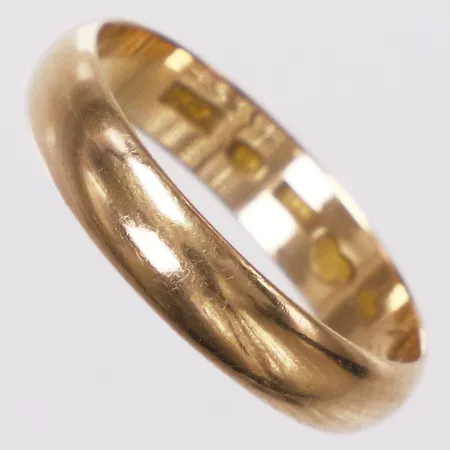 Ring slät, stl 20¾, bredd 4,8mm, Nordiska Juvelaktiebolaget år 1954, gravyr, 18K  Vikt: 4,8 g