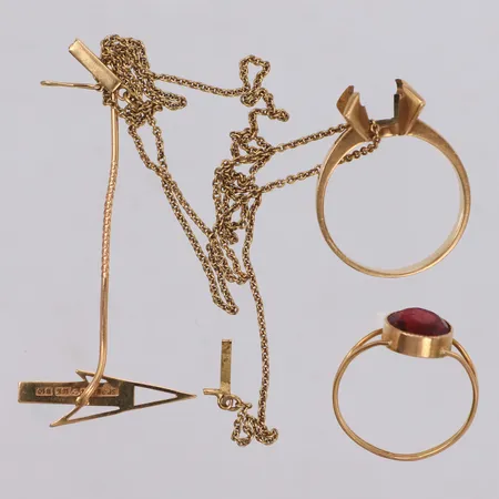 Diverse smycken, defekta, 18K Vikt: 8,9 g