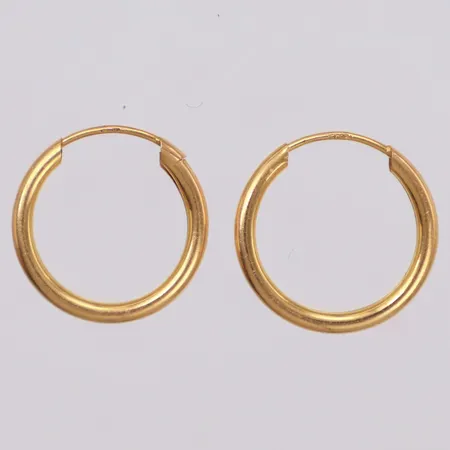 Ett par örhängen creoler, Ø15,7mm bredd 1,8mm, 18K Vikt: 0,6 g