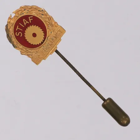  1 Pin, bredd 18mm, STIAF för förtjänst, 18K, nål i metall. Bruttovikt 4,3g Vikt: 4,3 g