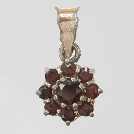 Hänge med granater, 19x10,5mm, delvis förgyllt, silver, 835/1000 Vikt: 1,2 g