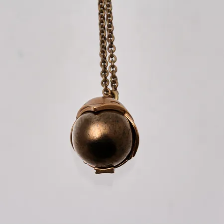 Collier i brons, Kalevala, 80cm, hänge Tintti, 20mm design Kai Lindström, Finland.