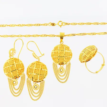 Set med örhänge, collier samt ring, örhängen 60mm, collier 51,5cm, ring reglerbar skena, 21K Vikt: 20,3 g