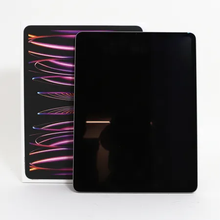 Apple Ipad Pro 6 generationen 128GB Modell A2436, 12.9 tum, laddsladd, originallåda, mindre repor på skärm Skickas med postpaket.