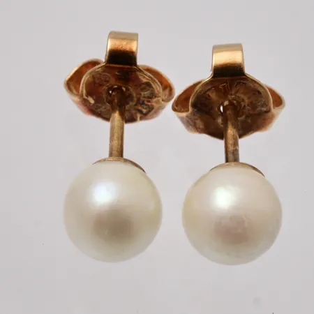 1par pärlörhängen i 18K guld, mått Ø5,7mm, vikt 1,26g.
