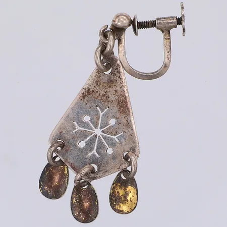 Udda örhänge med skruvfattning, 30mm, hänge 830/1000, skruvdel 925/1000 silver Vikt: 2 g