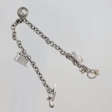 Armband Ankartyp med 5 Berlocker längd 19,5cm bredd 5-25mm stämplad HE silver 830-925/1000 Vikt: 16,4 g