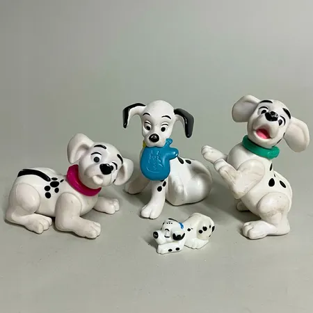 4 st dalmatiner små Disneyfigurer, färgbortfall