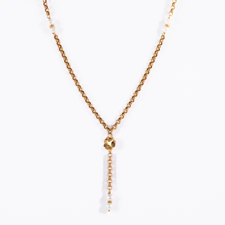 Collier i 18K guld: Ärtlänk med sötvattenodlade vita pärlor, integrerat hänge med fyrklöver och pärlor. Det är 40/42 cm långt, är 2,5 - 4 mm brett och väger 3,6g. Hängets längd 40 mm. Springring.