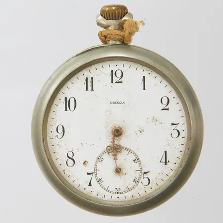 Fickur Omega, defekt, saknar glas, metall.