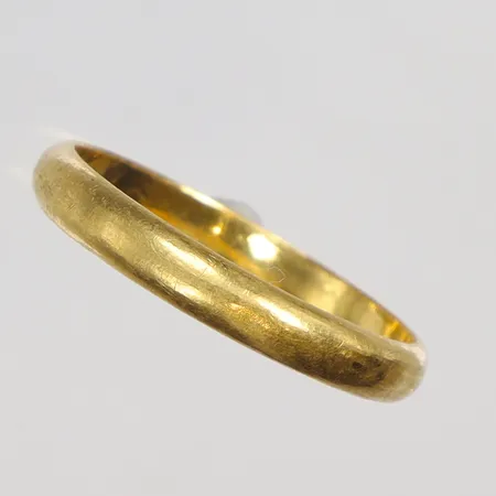 Ring slät stl 21 bredd 3mm små bucklor 23K (96,5%) Vikt: 1,9 g