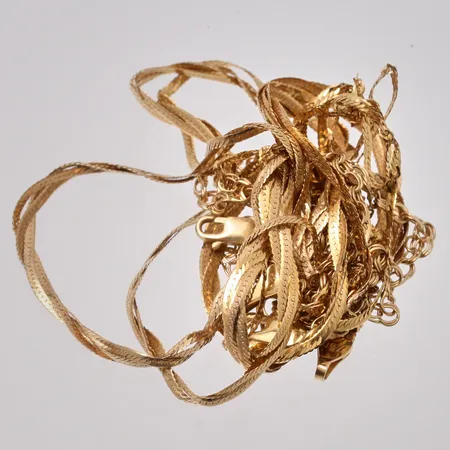 Diverse defekt guld, 18K, vikt 14,7g.