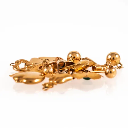 Diverse defekt guld i 18K. Vikt: 5,6g.