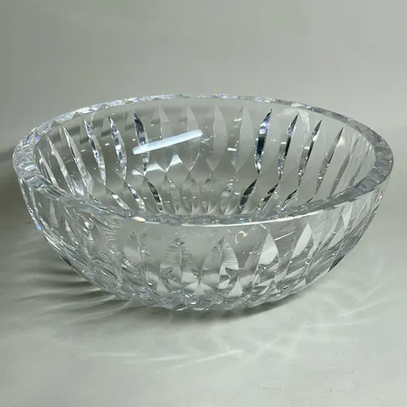Skål glas av Sven Palmqvist för Orrefors höjd 8,5cm Ø23,5cm signatur i botten nr 3741-211, några repor i botten Skickas med paket.